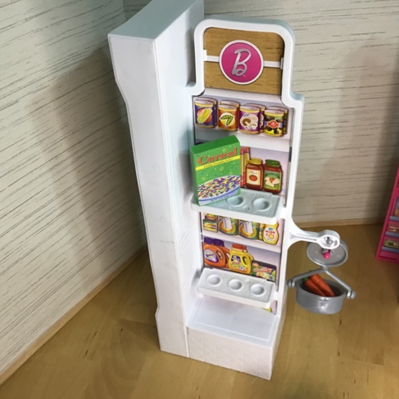 Barbie Doll and Grocery Playset - Picture 6 of 10